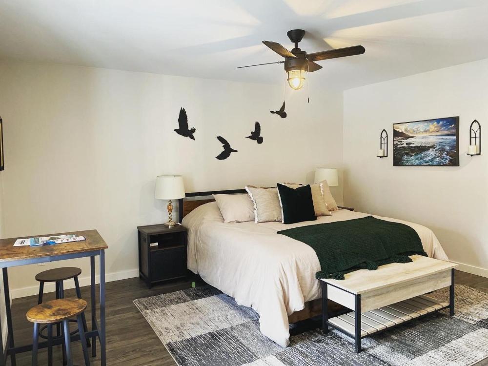 Deluxe King Room interior